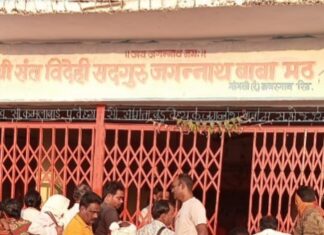 रक्ताच्या थारोळ्यात मंदिरात मृतदेह सापडल्याने तालुक्यात खळबळ