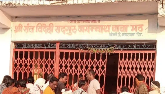 रक्ताच्या थारोळ्यात मंदिरात मृतदेह सापडल्याने तालुक्यात खळबळ