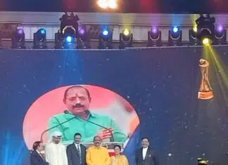 डॉ अशोक जीवतोडे यांना दुबई येथे आंतरराष्ट्रीय लाईफ टाईम अचिवमेंट अवॉर्ड