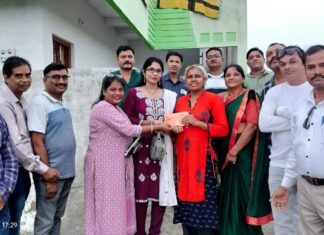 कॅन्सर ग्रस्त मैत्रिणीला दिला दहावीच्या मित्रांनी मदतीचा हात