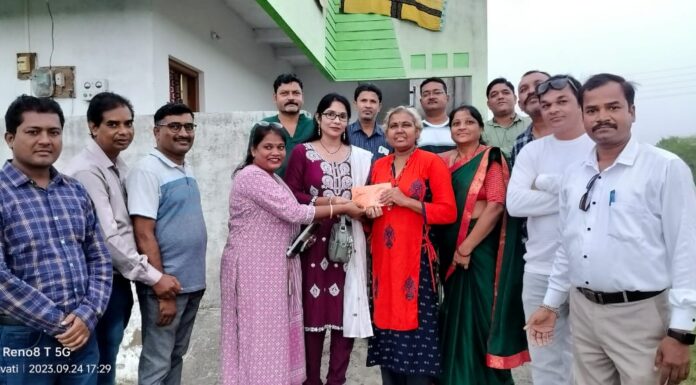 कॅन्सर ग्रस्त मैत्रिणीला दिला दहावीच्या मित्रांनी मदतीचा हात