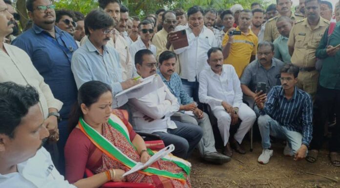 भद्रावती तालुक्यातील कर्नाटक एम्टा कोळसा खाणीत नवनिर्वाचित खासदार प्रतिभा धानोरकर यांचे आंदोलन