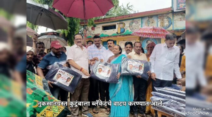 पुरामध्ये नुकसान झालेल्या नागरिकांना काँग्रेसचे ज्येष्ठ नेते संतोषसिंह रावत यांनी दिला मदतीचा हात