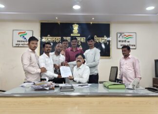 शेतकरी नेते रविकांत तुपकर यांच्या सिंदखेड राजा येथे सूरू असलेल्या अन्नत्याग आंदोलनाला भद्रावती तालुक्यातील शेतकऱ्यांचा पाठिंबा