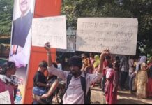 मुख्यमंत्री देवेंद्रजी फडणवीस यांच्या जाहीर सभेत धानोरकर परिवाराचा निषेध*