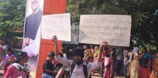 मुख्यमंत्री देवेंद्रजी फडणवीस यांच्या जाहीर सभेत धानोरकर परिवाराचा निषेध*