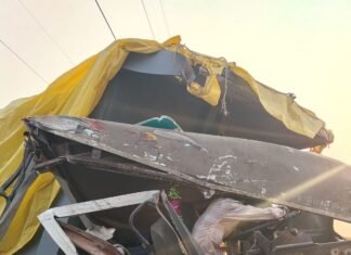 मानोरा वळणावर हायवा-ट्रकची समोरासमोर धडक : चालक गंभीर जखमी