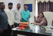 लेंडाळा तलावातील मत्स्यसंपदेच्या नुकसानीबाबत मच्छीमार संस्थेचे मुख्याधिकाऱ्यांना निवेदन